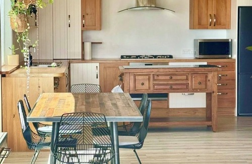 Te Tii House | Steps to the beach, ocean views, boat launching and kayaks included!