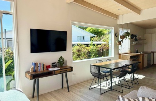 Te Tii House | Steps to the beach, ocean views, boat launching and kayaks included!