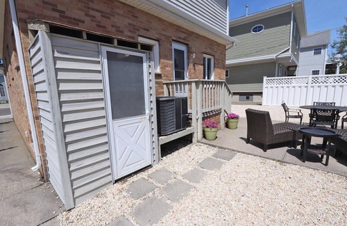 Lavallette House | Steps to the boardwalk and beach!