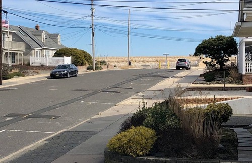 Lavallette House | Steps to the boardwalk and beach!