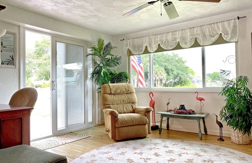 Englewood South House | Steps to the Gulf in Your own backyard