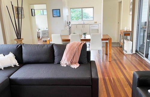 Bilinga House | STEPS TO THE SAND - Gorgeous beach cottage with large deck - pet friendly!