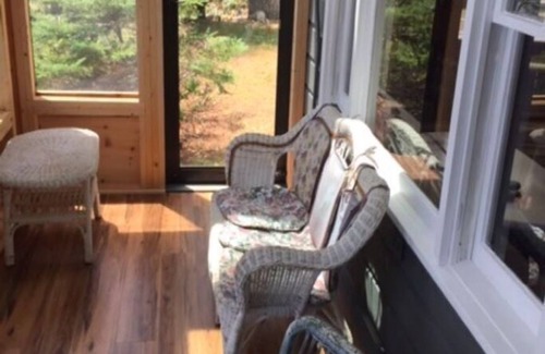 Damariscotta Cottage | Steps to Your Private 100 Feet of Lake Front -