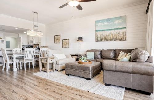 Thomas Drive Apartment | Sterling Beach 705 - Happy