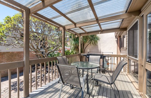 Newcastle House | Stevenson Beach Cottage - Newcastle East