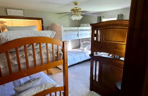 Pine Grove House | Stewart House with Hot Tub and 3 bedroom