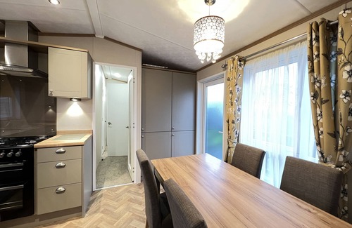 St. Andrews Cottage | Stewarts Resort Lodge 14 - a lodge that sleeps 5 guests in 3 bedrooms