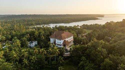 Chirayinkil Hotel | Still Waters Alaya Stays by ELIVAAS