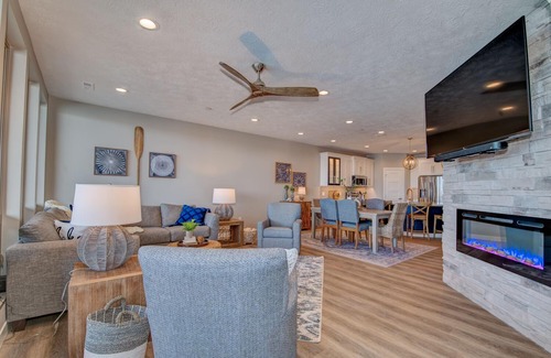 Arnolds Park Condo | Stillwater condo with East Lake Okoboji views!
