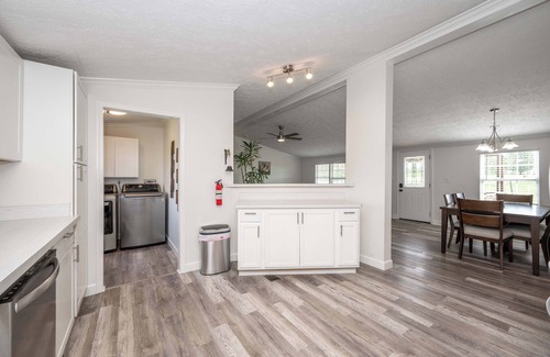 Williamstown House | Stillwater Hollow - For 8!