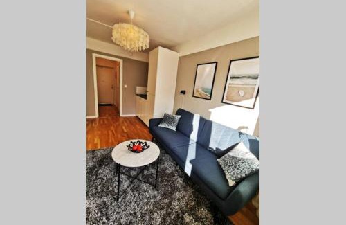 Bastad Apartment | Stilren studiolägenhet på 20 kvm nära havet och centrum! Stationsterrassen 7