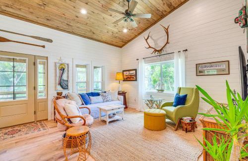 Yankeetown House | Stilt-Style Cottage Less Than 1 Mi to Downtown Yankeetown!