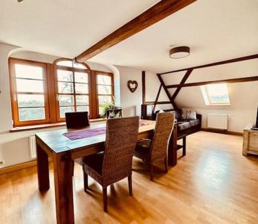 Grossrohrsdorf Apartment | stilvolle Dachgeschoss-Wohnung in Top-Lage