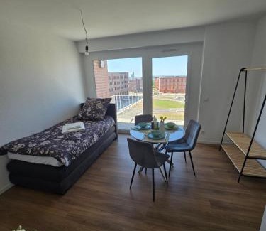 Kirchrode-Bemerode-Wulferode Apartment | Stilvolle Neubauwohnung mit Balkon&WLAN