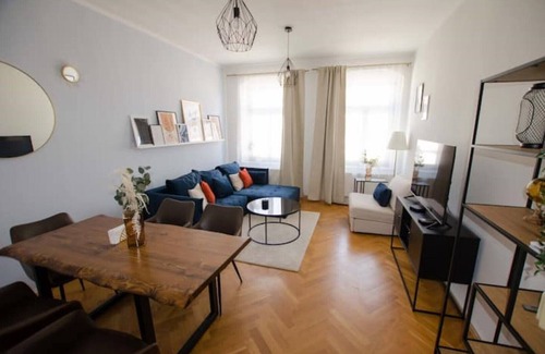 Friedrichstadt Apartment | Stilvoller Altbau in Zentraler Lage
