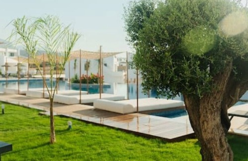 Bahceli Apartment | Stilvolles 2BR Apt: Whirlpool + Gym