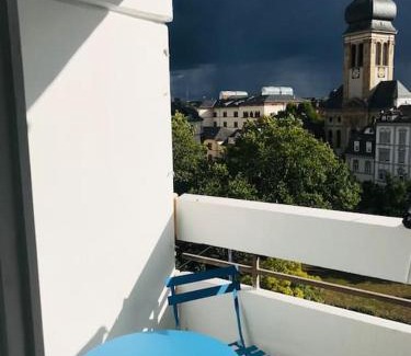 Offenbach am Main Apartment | Stilvolles Apartment mit Balkon 15min Airport