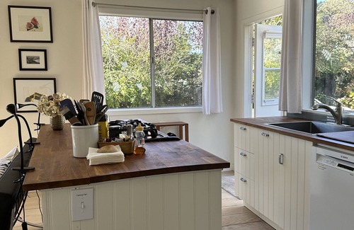 Stinson Beach Cottage | Stinson Beach Cottage - 1 Minute Walk to Beach, in Town with Amenities Galore!