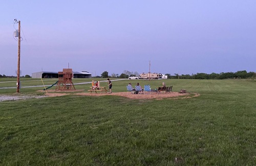 Clinton House | Stocked 4 seasons 5th wheel near Truman Lake in beautiful new campground