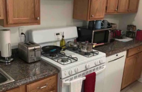 Mill River House | Stocked home close to Yale, in Heart of New Haven
