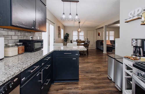 Macalester - Groveland House | Stocked Kitch. & Coffee Bar | 65" TV | Close 2 Macalester College