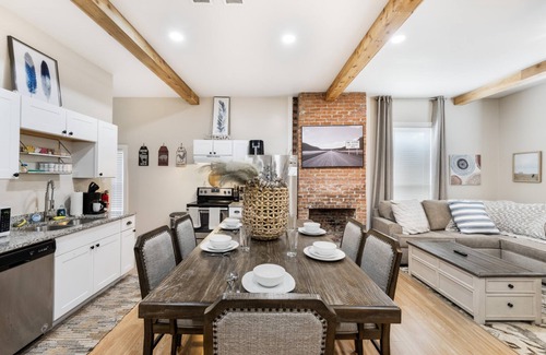Fort Worth House | Stockyards- 4min Pet Friendly 3BR Luxe Gem