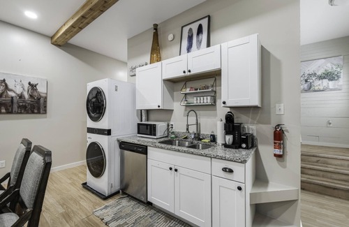 Fort Worth House | Stockyards- 4min Pet Friendly 3BR Luxe Gem