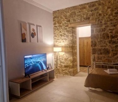 Spata-Artemida Apartment | Stone Apartment Close to the Airport