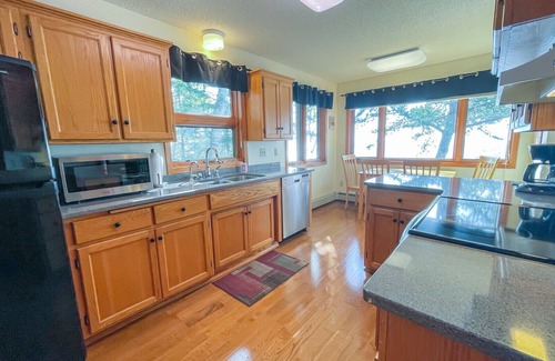 Grand Marais House | Stone Arch- Entire Large Home on Unique Lake Superior Shoreline