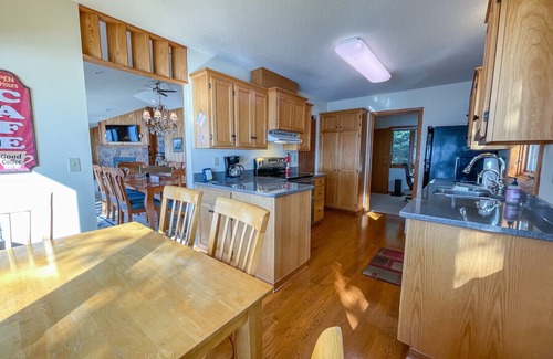 Grand Marais House | Stone Arch- Entire Large Home on Unique Lake Superior Shoreline