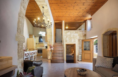Monopari Villa | Stone-built cottage with private pool, hot tub and spacious garden!
