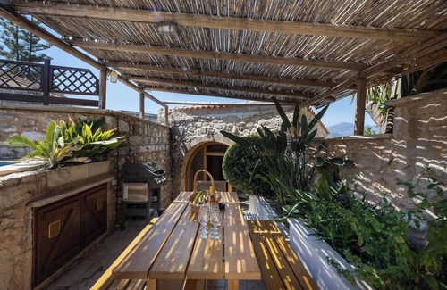 Monopari Villa | Stone-built cottage with private pool, hot tub and spacious garden!