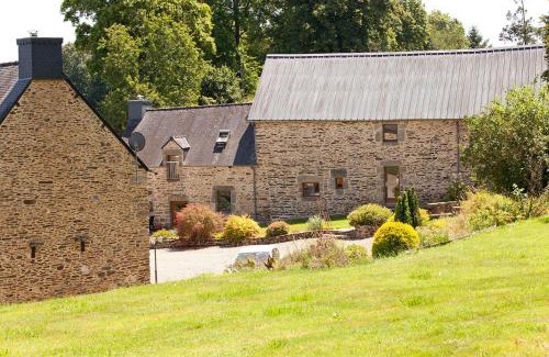 Guegon House | Stone cottage with modern cosy interior near to Josselin