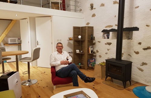 Saint-Martin-du-Fouilloux Cottage | Stone barn cottage