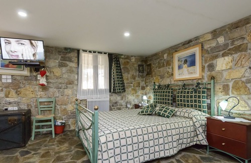Mikri Mantineia House | Stone Garden Studio - Private Vacation Hideout