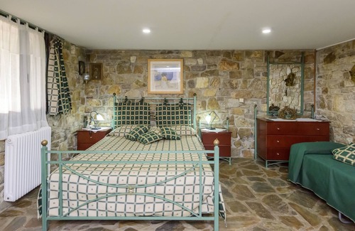 Mikri Mantineia House | Stone Garden Studio - Private Vacation Hideout
