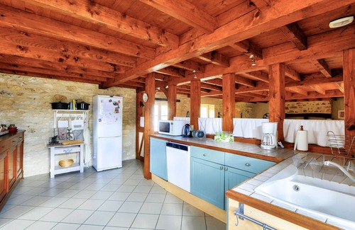 Saint-Leon-sur-Vezere House | Stone house at the foot of La Vézère, for 6