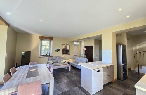 Monsac Cottage | Stone house - 3 bedrooms, Wifi, Pets allowed, Parking