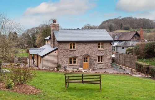 Leominster Cottage | Stone House - a charming cottage that sleeps 6 guests