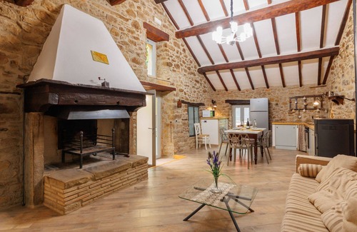 Cortona Villa | Stone house finely furnished, perfect for 4 people. Fenced outdoor space equipped with garden furnit