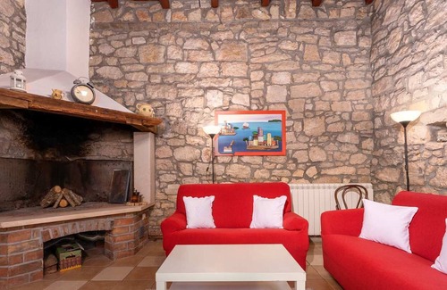 Dracevac House | Stone house in Istria with pool, free WiFi, outdoor fireplace