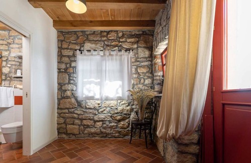 Dracevac House | Stone house in Istria with pool, free WiFi, outdoor fireplace