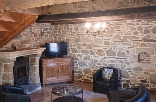 Le Faou House | Stone house in Le Faou, within walking distance of town center and amenities.