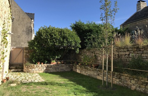Plouharnel House | Stone house in the heart of an authentic Breton village by the sea