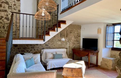 Capmany House | Stone House in Wine Territory