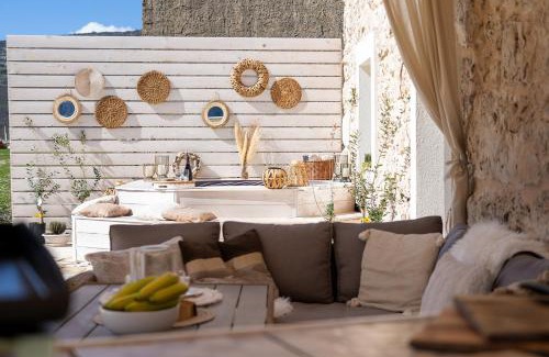 Kijevo Villa | Stone House With Jacuzzi "DINARA"