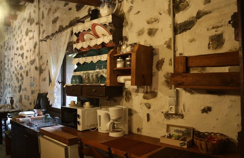 Agios Vasileios Resort | Stone house with River view/NETFLIX & WIFI