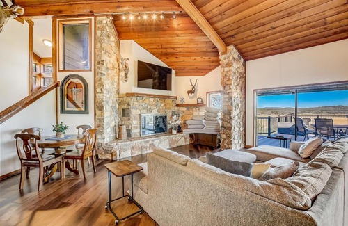 Spicewood House | Stone Lodge