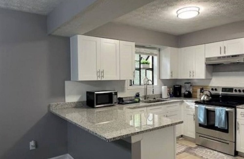 Stone Mountain House | Stone Mountain Delight, Smart TVs in Every Room, Pool Table, Desk and Backyard!