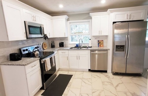 Stone Mountain House | Stone Mountain Getaway- 3 bedroom ranch house